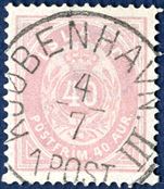 40 aur light-liac II printing perforation 14 x 13½, cancelled with DANISH grotesque type cds ‘KJØBENHAVN.III 4/7 1POST’ – Extremely beautiful stamp and maybe the best cancelled copy of this printing.